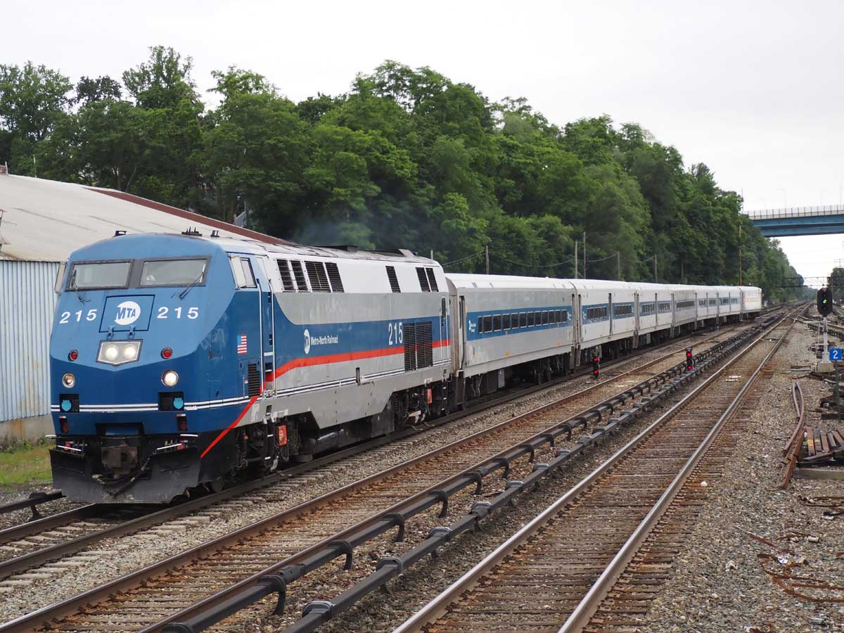 メトロノース鉄道ハドソン線の列車（２０２１年６月１２日、米ニューヨーク州で大塚圭一郎撮影）