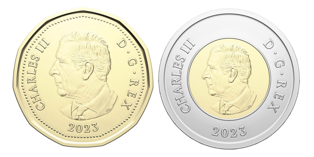 イギリス・チャールズ国王の肖像が刻まれた1ドルコイン（左）と2ドルコイン。Photo provided by Royal Canadian Mint