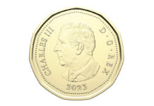 チャールズ国王の肖像入りカナダドルコイン、12月上旬から流通 チャールズ国王の肖像が刻まれた1ドルコイン。Photo provided by Canadian Royal Mint