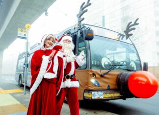 今年もトナカイバスでバンクーバーにクリスマス トランスリンク・サンタバス運行開始。Photo courtesy of Translink