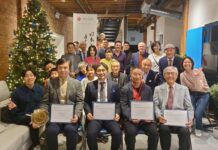 日本カナダ商工会議所【クリスマスの集いと第3回「小松和子アワード」授賞式】 受賞者と日本カナダ商工会議所会員と一緒に。写真:日本カナダ商工会議所