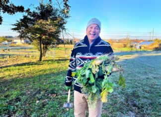 「カナダでの体験が紡ぐ物語、岡田誠司氏の農村での新しい挑戦の序章」カナダの魅力を語る~シリーズ第1回 岡田誠司さん。茨木県つくば市で。Photo by Koichi Saito