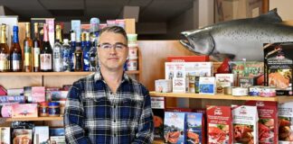 「極上のカナダグルメを楽しんでもらいたい」Cheena代表ショーン・リトンさんインタビュー(前編) Cheena代表ショーン・リトンさん。Cheena事務所で。Photo by Koichi Saito