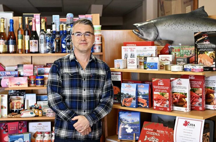 「極上のカナダグルメを楽しんでもらいたい」Cheena代表ショーン・リトンさんインタビュー(前編) Cheena代表ショーン・リトンさん。Cheena事務所で。Photo by Koichi Saito