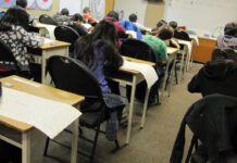 グラッドストーン日本語学園の1月行事「漢字検定実施」 漢字検定の様子。写真:グラッドストーン日本語学園