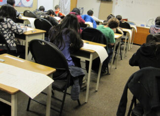 グラッドストーン日本語学園の1月行事「漢字検定実施」 漢字検定の様子。写真:グラッドストーン日本語学園