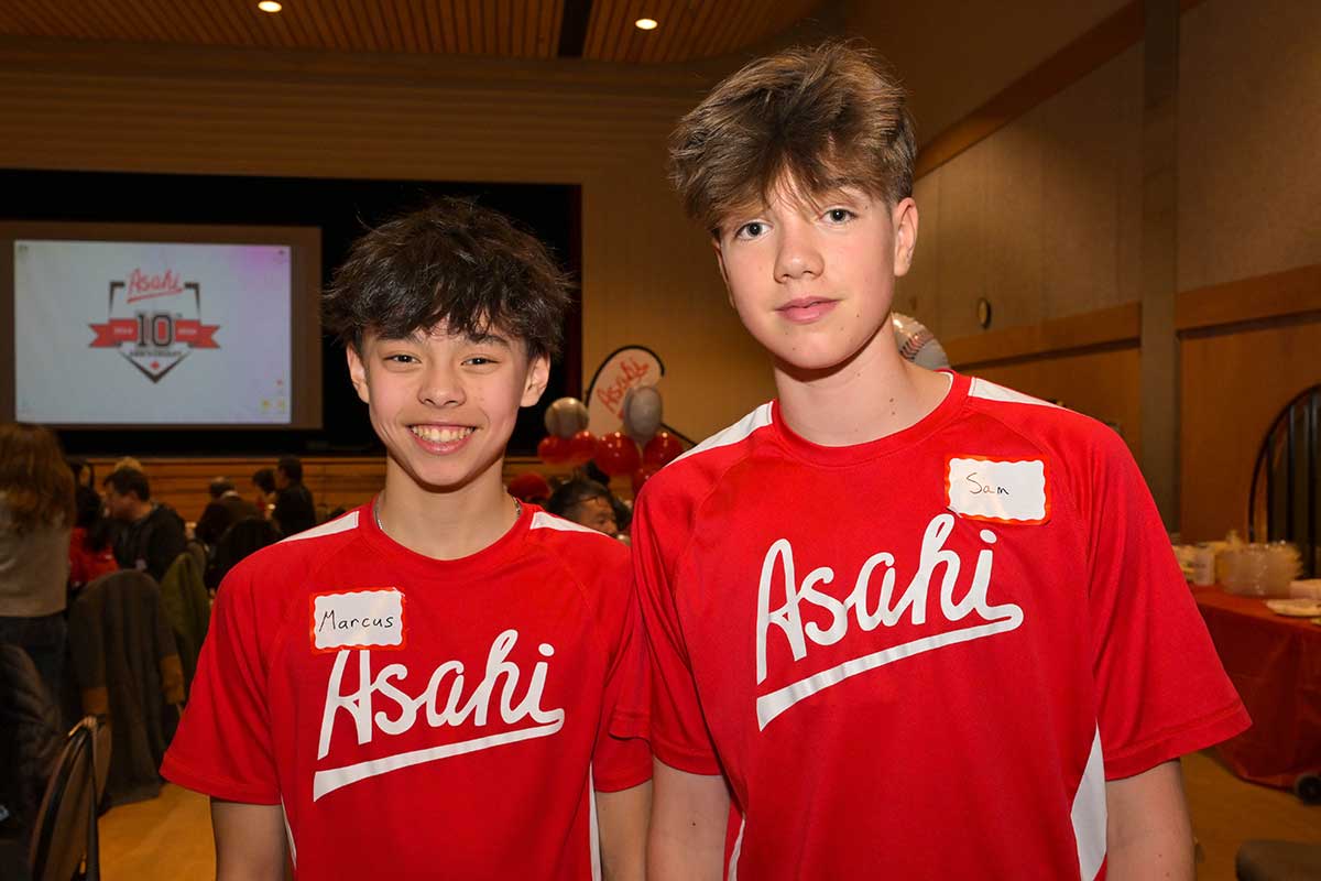 Marcus選手(左)と、Sam選手。2024年1月7日、日系文化センター・博物館。Photo by ©Koichi Saito/Japan Canada Today