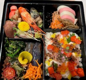 炙りマーケット特製お節と精進料理のお弁当（Photo by Louise Akuzawa）