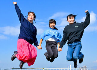 「カナダ滞在で得た自信とスピークアップの重要性―通訳翻訳者、長尾愛さんの人生の教訓」カナダの魅力を語る~シリーズ第3回 長尾愛さん、家族で。写真提供:長尾愛さん