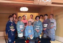 能登半島地震支援茶会 当日の担当会員。写真 裏千家淡交会バンクーバー協会