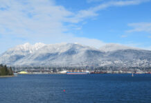 バンクーバーにスキーシーズン到来!昨シーズンより早くBC州のスキー場が軒並みオープン ブリティッシュ・コロンビア州バンクーバーの北側にそびえるノースショアの山々。File photo by Japan Canada Today