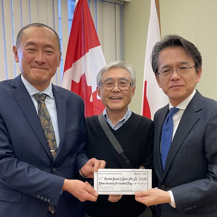 左から、渡辺雅之さん、平居幹さん、丸山浩平総領事。写真：渡辺雅之さん