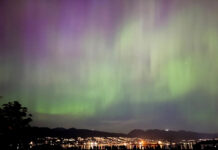 バンクーバーでもオーロラ観測 2024年5月10日午後11時頃、バンクーバー市ジェリコビーチ。写真撮影・提供 吉武真理さん