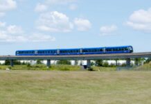 「カナダ“乗り鉄”の旅」第12回 スカイトレインの次世代型車両マーク5、「4」を飛ばす意外な理由~世界で5番目に住みやすい都市・バンクーバー編 カナダ東部オンタリオ州で試験走行をするスカイトレインの次世代型車両マーク5(2023年7月、トランスリンク提供)