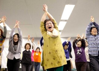 「笑いの健康効果を一緒に体験してみませんか?」 写真:日本語認知症サポート協会