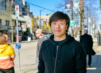 小説家・平野啓一郎氏バンクーバー講演「私とは何か?という問い」(後編) インタビューの後、バンクーバー市内で。2024年3月19日。Photo by Koichi Saito/Japan Canada Today