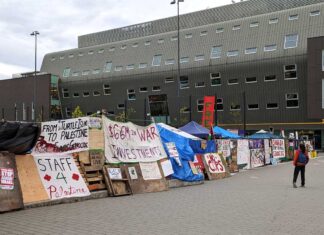 BC州内の複数の大学で親パレスチナ派抗議キャンプが設置される ブリティッシュコロンビア大学(UBC)構内で親パレスチナ派抗議キャンプが設置される。2024年5月4日。Photo by Japan Canada Today