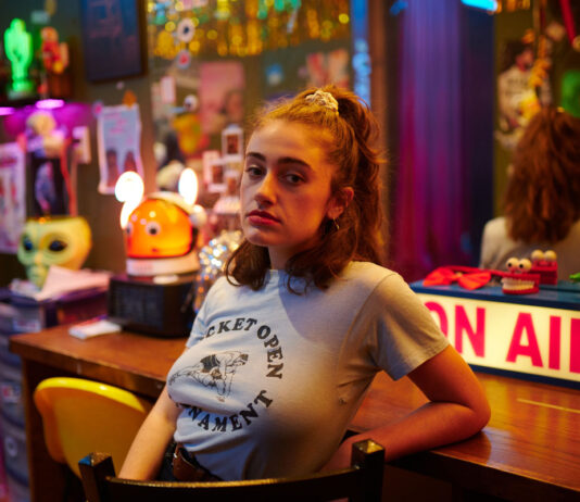 「トラウマを乗り越えようとする女性コメディアンの物語-I Used To Be Funny (アリー・パンキウ監督) Rachel Sennott in I Used To Be Funny, Photo: Janick Laurent (Level FILM)