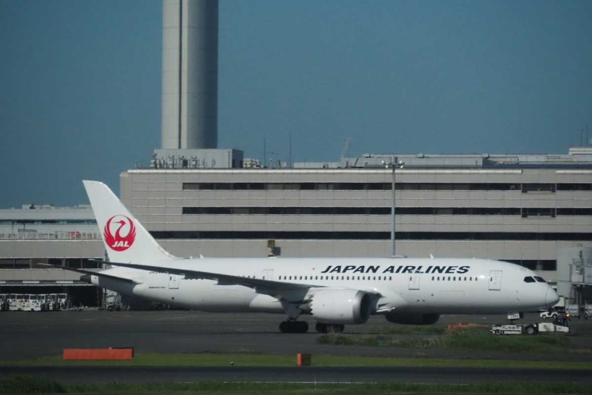 日本航空のボーイング787(2024年5月17日、東京・羽田空港で大塚圭一郎撮影)