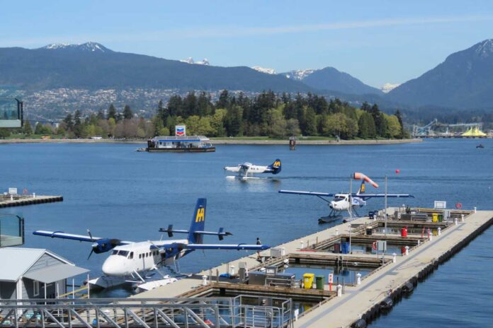 バンクーバーダウンタウン・コールハーバーにある水上飛行機ターミナルのHarbour Air。Photo by Japan Canada Today（File photo）