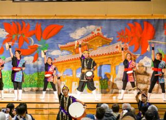 バンクーバー沖縄太鼓「沖縄から発信、世界で共に平和を願う」Ichari-Van Night~The Spirit of Okinawa バンクーバー沖縄太鼓によるエイサー演舞「舞香花〜SAGARIBANA〜」。2024年6月22日、日系文化センター・博物館。Photo by Koichi Saito/Japan Canada Today