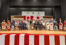 「恩師への感謝とクラスメートとの友情を胸に」2023年度バンクーバー日本語学校卒業式 2023年度バンクーバー日本語学校卒業式。卒業生と先生たちと一緒に。2024年6月22日、バンクーバー市。Photo by Japan Canada Today