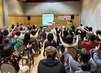 笑いの健康効果を学び、笑い力を鍛える2024~笑いの底力、バンクーバーで講演会&体験会が開催される 日系文化センター・博物館での講演会&体験会の様子。2024年6月16日。写真提供:日本語認知症サポート協会