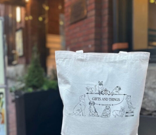 Gifts and Things「ファッション雑誌とコラボ、新しいマーケティングで日本市場を開拓」佐藤広樹さんインタビュー前編 FUDGE掲載記念で日本でも限定販売したオリジナルトートバッグ。写真提供:Gifts and Things