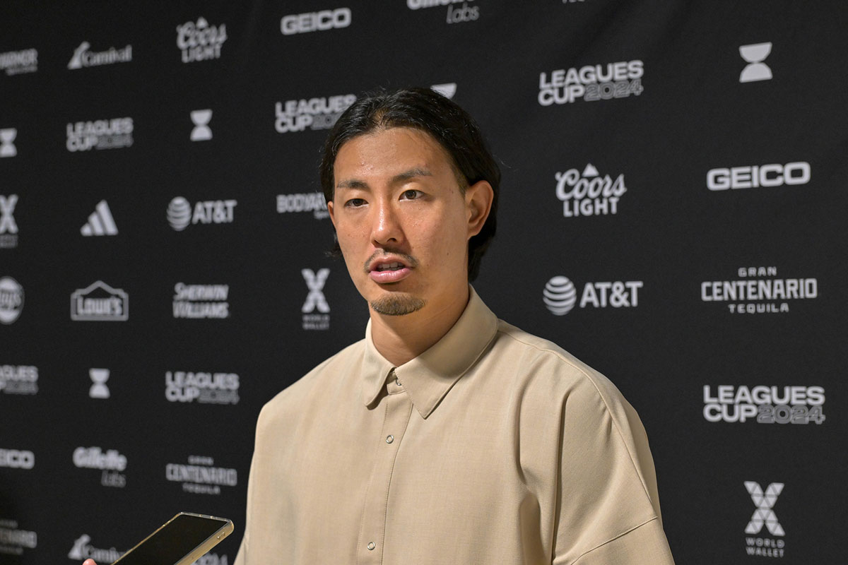 インタビューに答えるGK高丘、試合後にロッカールームの前で。Pumas UNAM戦。2024年8月7日、BCプレース。Photo by Koichi Saito/Japan Canada Today