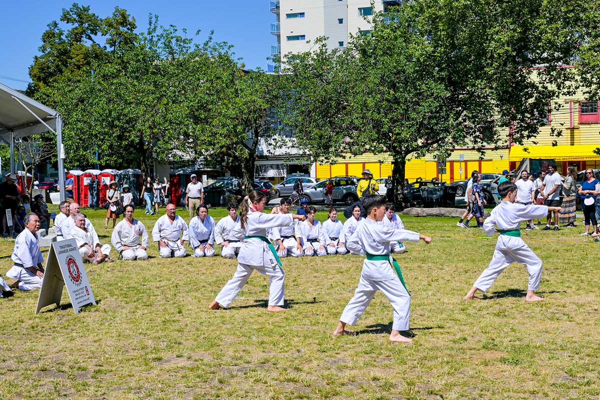 オッペンハイマー公園での佐藤派糸東流空手のデモンストレーション。2024年8月3日、バンクーバー市。Photo by Koichi Saito/Japan Canada Today