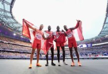 パリ五輪 BC州出身選手がハンマー投げで男女金メダル、カナダ後半もメダルラッシュ Team Canada’s men's 4x100 relay team Andre De Grasse, Brendon Rodney, Jerome Blake, and Aaron Brown pose after winning the gold medal at the 2024 Paris Olympic Games in France on Friday, August 9, 2024. Photo by Mark Blinch/© 2024 Canadian Olympic Committee