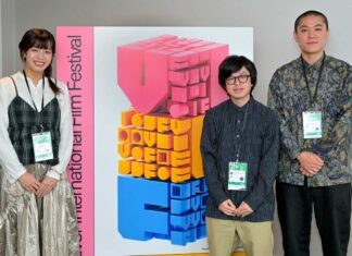 「My Dog is Dead」松永監督、千田監督、主演大石さんがバンクーバー国際映画祭2024来加 左から、大石奈央さん、松永侑監督、千田丈博監督。バンクーバー市内インタビュー会場で。2024年10月1日。Photo by Koichi Saito/Japan Canada Today