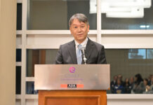 髙橋良明バンクーバー総領事歓迎レセプション開催、120人が集う あいさつで日系社会の重要性と今後の展望について語る髙橋良明総領事。2024年11月13日、バンクーバー市。撮影 斉藤光一/写真提供 バンクーバー日系ビジネス連絡協議会