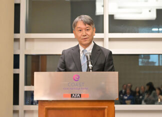 髙橋良明バンクーバー総領事歓迎レセプション開催、120人が集う あいさつで日系社会の重要性と今後の展望について語る髙橋良明総領事。2024年11月13日、バンクーバー市。撮影 斉藤光一/写真提供 バンクーバー日系ビジネス連絡協議会