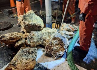 下水管から50トンの脂肪の塊を除去 ブリティッシュ・コロンビア州リッチモンド市で除去された巨大な「ファットバーグ」。メトロバンクーバーのX投稿より。