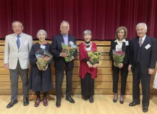 今年で40周年、桜楓会2025年新年会開催 巳年生まれの会員。会長、前会長と一緒に。2025年1月18日、バーナビー市。Photo by Japan Canada Today