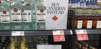 トルドー首相、アメリカのカナダへの関税25%が30日間延期と発表 BCリカーの棚から消えた人気のアメリカ産種類。2025年2月2日。写真 読者提供