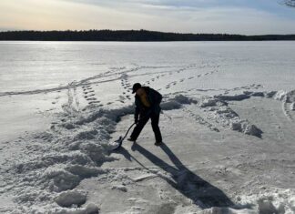 トロント、モントリオール、ハリファックス、カナダ東部を大雪が襲う 自宅の前にある湖。凍った上に雪が積もる。ノバスコシア州ハリファックス近郊。写真:読者提供