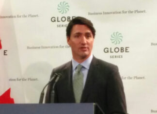 注目のカナダ自由党・党首選、トルドー首相の後任は誰に? 会見するトルドー首相。2016年3月2日、バンクーバー市。Japan Canada Today