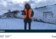 トロント空港で着陸した旅客機がひっくり返る事故、滑走路一部閉鎖で運航に影響