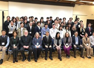 「心のこもった熱いスピーチ」第37回ブリティッシュ・コロンビア州日本語弁論大会 第37回BC州日本語弁論大会参加者と髙橋総領事、審査員、関係者と一緒に。2025年3月1日、バンクーバー市。写真撮影 Jenna Park