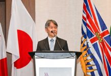 天皇誕生日祝賀レセプション、バンクーバーで華やかに開催 あいさつをする髙橋良明バンクーバー総領事。2025年3月7日、バンクーバー市。撮影 斉藤光一/日加トゥデイ