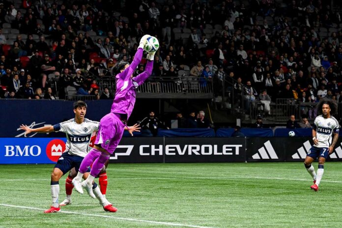 何度も好セーブを見せるGK高丘。シカゴ・ファイヤーFC戦。2025年3月22日、BCプレース。Photo by Koichi Saito/Japan Canada Today
