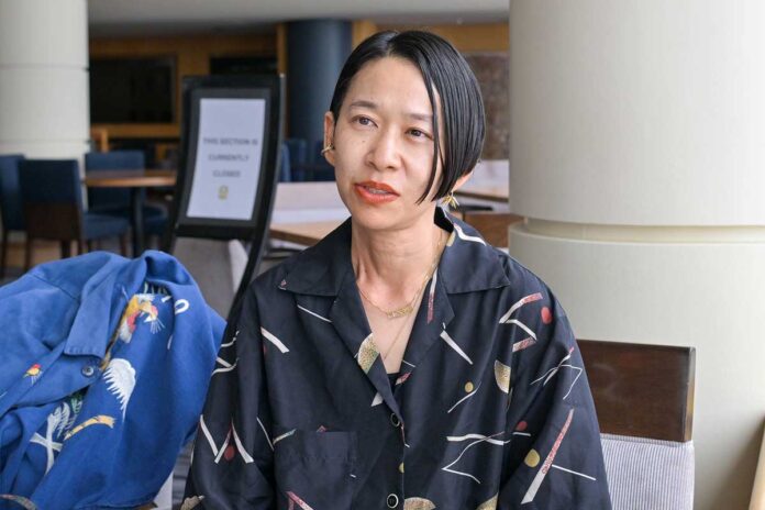 西さんは「書く時はまずほんとに自分が書きたいものを書く」と語る。2024年8月。撮影　斉藤光一
