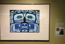 世界初、先住民ヌクサルク族の展覧会「芸術に刻まれた誇りと未来への継承」 「The Touch of Water」by Ximximana-Kashja Clellamin 。ヌクサルク族の若手アーティストの作品。2025年2月19日、バンクーバー市。Photo by Ayaka Furukawa/Japan Canada Today