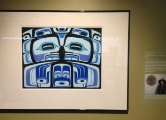 世界初、先住民ヌクサルク族の展覧会「芸術に刻まれた誇りと未来への継承」 「The Touch of Water」by Ximximana-Kashja Clellamin 。ヌクサルク族の若手アーティストの作品。2025年2月19日、バンクーバー市。Photo by Ayaka Furukawa/Japan Canada Today