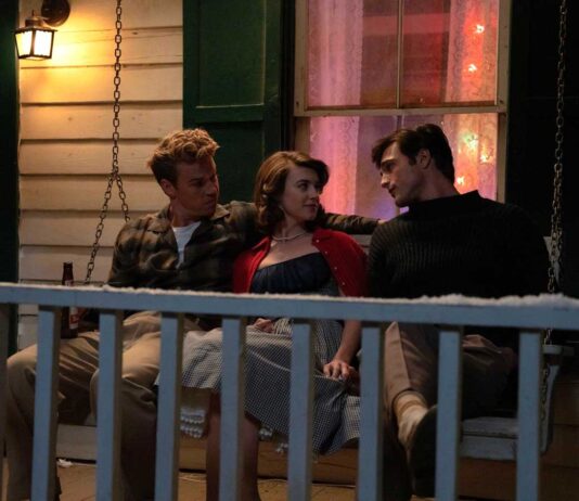 「人と違う幸せを望む道」On Swift Horses 左からリー(ポウルター)、ミュリエル(エドガー=ジョーンズ)、ジュリアス(エロルディ)。Courtesy of 2025 Sony Pictures Classics