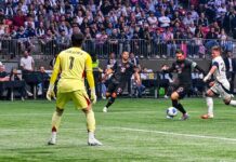 メッシ率いるインテル・マイアミにホワイトキャップス快勝!GK高丘は無失点 インテル・マイアミのメッシのシュートに構えるGK高丘。2025年4月24日、BCプレース。Photo by Saito Koichi/Japan Canada Today