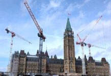 カーニー首相、高市首相に祝意 改修工事中のカナダ国会議事堂。オンタリオ州オタワ市。2025年4月3日。撮影 日加トゥデイ