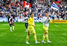 ホワイトキャップス10戦無敗、歴史的な快進撃で連続無敗記録更新中 試合後メンバーと笑顔をみせるGK高丘。2025年5月3日、BCプレース。Photo by Saito Koichi/Japan Canada Today